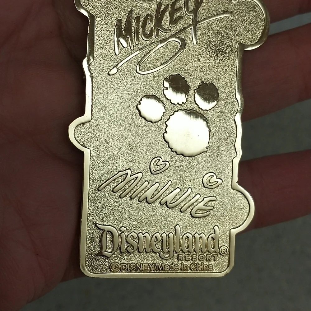 Vintage / Retro  Jon Disneyland keychain